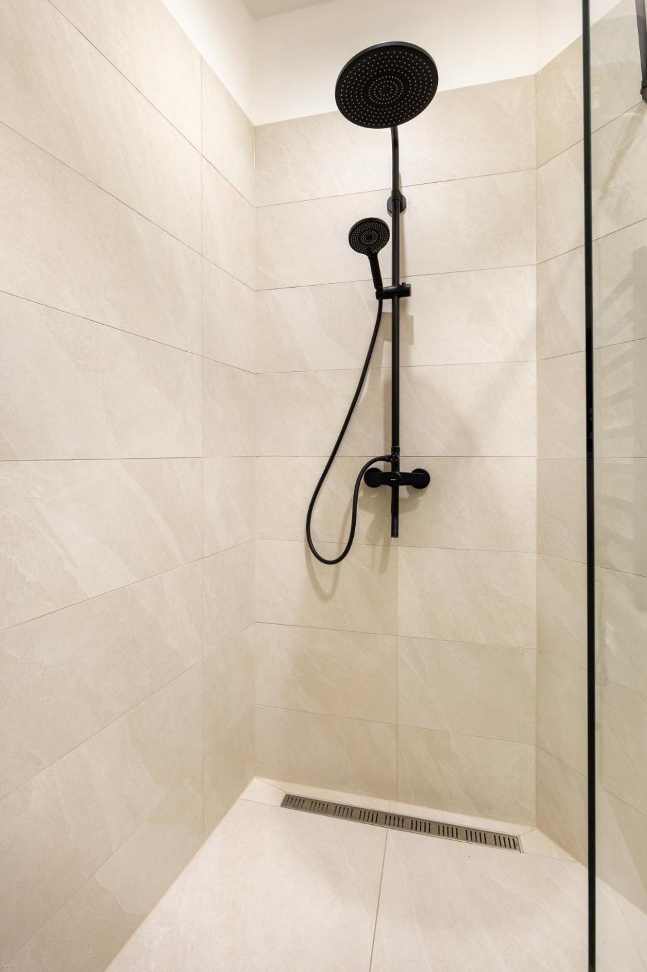 Raday 43 By Stn Apartment *